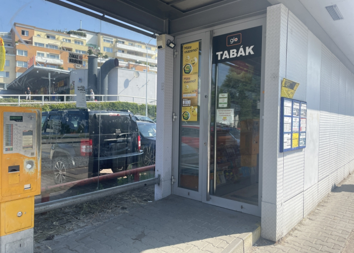 Valmont Brno - zast. MHD, Haškova